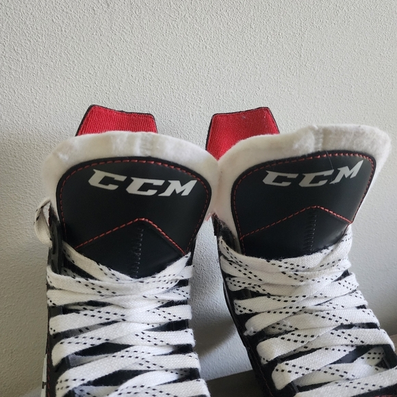 CCM JetSpeed FT455 Junior Ice Hockey Skates Ice Skating Size 1 - Picture 2 of 12